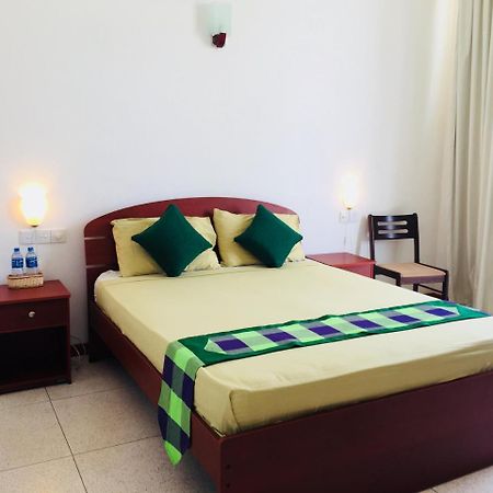 Aqua Marine Beach Resort Passikudah Exterior photo