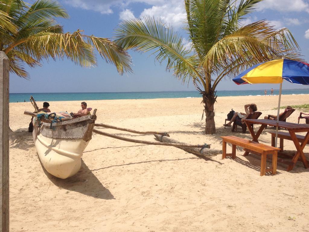 Aqua Marine Beach Resort Passikudah Exterior photo