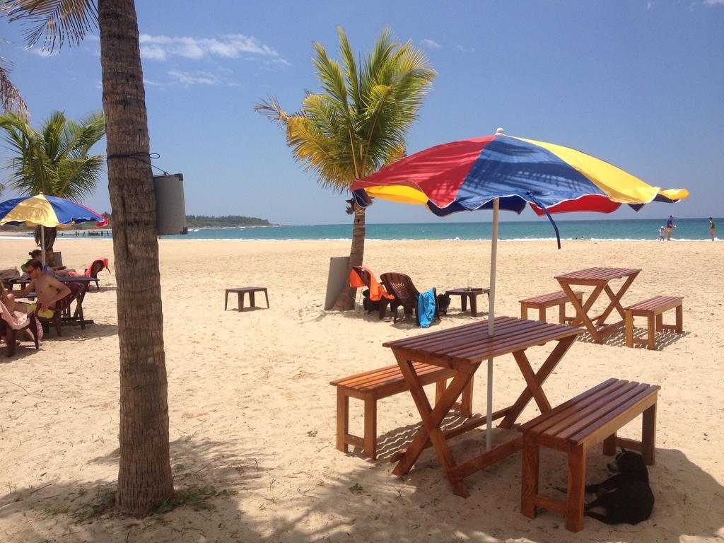 Aqua Marine Beach Resort Passikudah Exterior photo