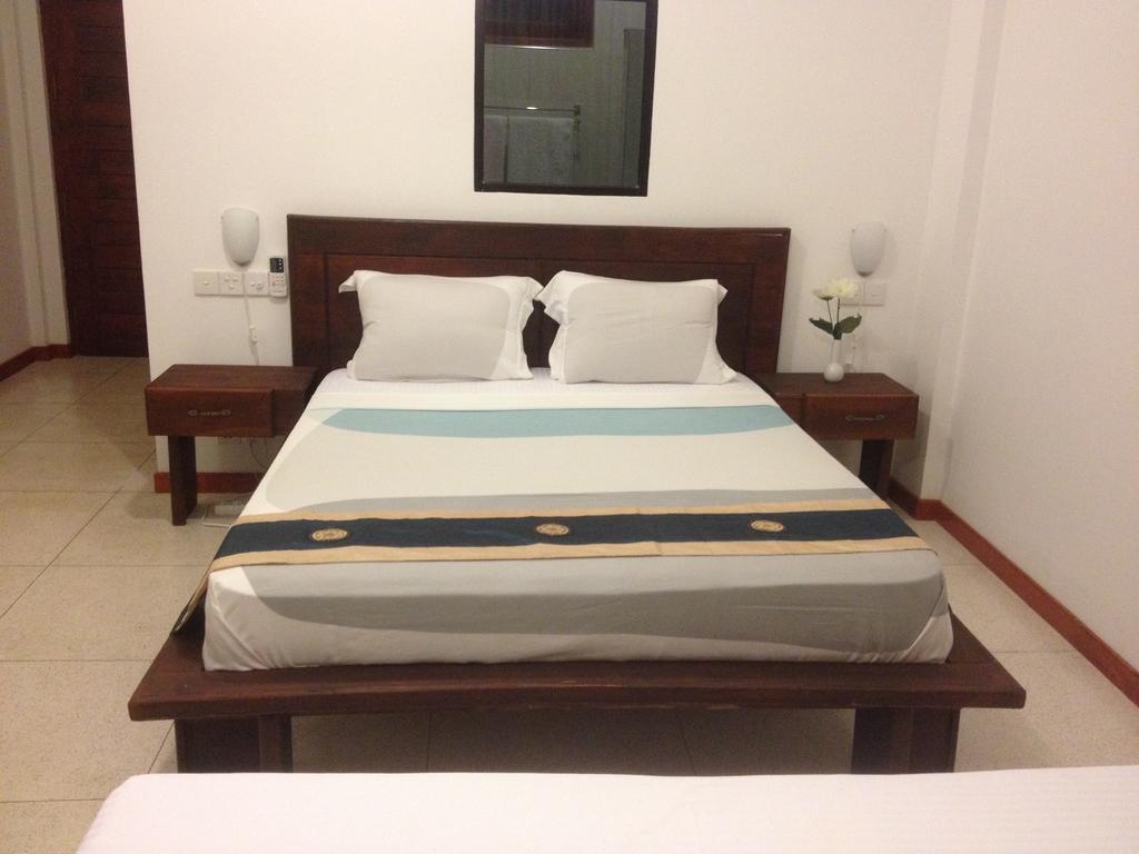 Aqua Marine Beach Resort Passikudah Exterior photo