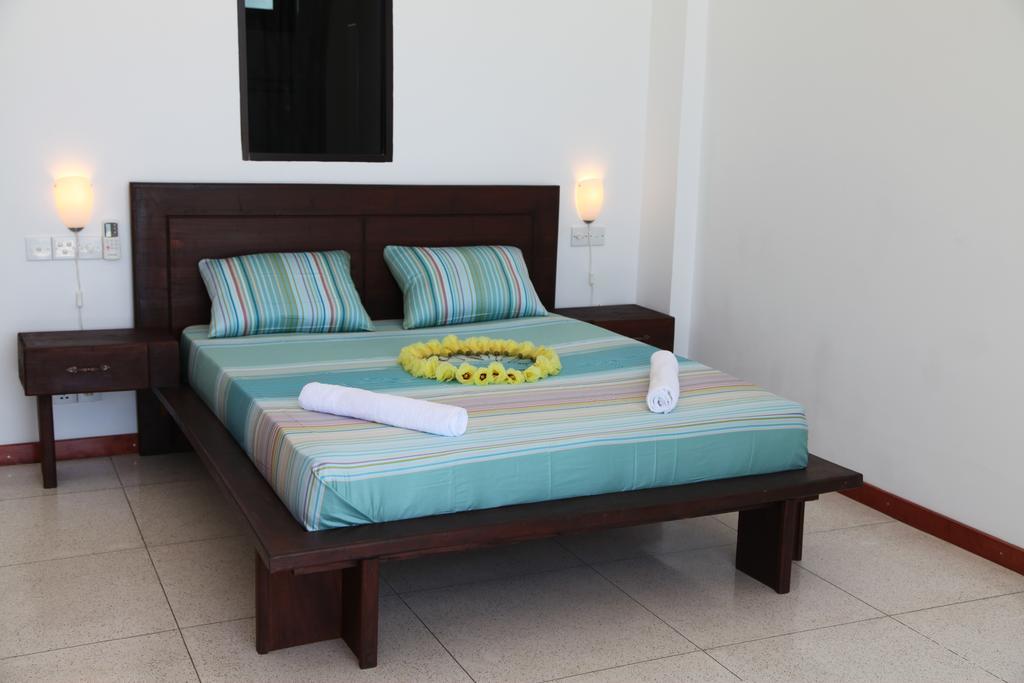 Aqua Marine Beach Resort Passikudah Room photo