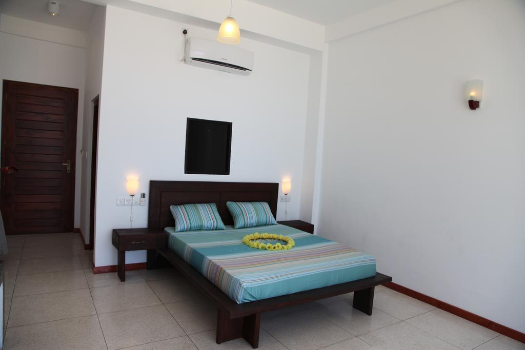Aqua Marine Beach Resort Passikudah Room photo