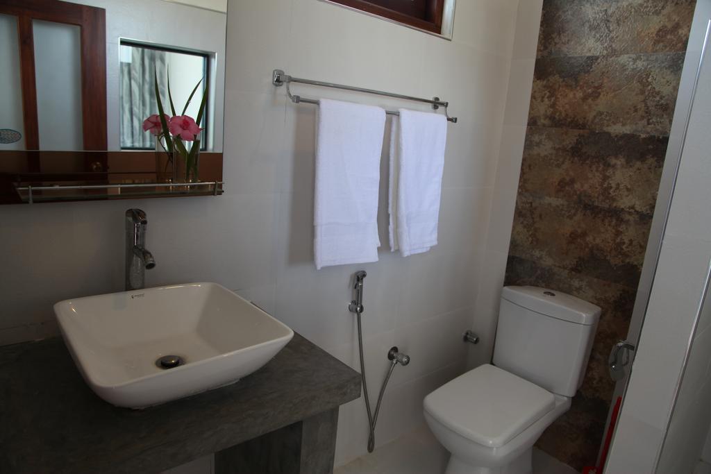 Aqua Marine Beach Resort Passikudah Room photo