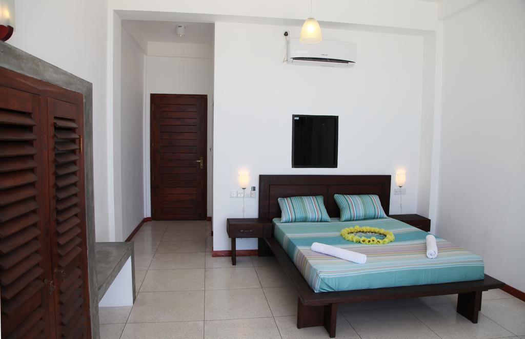 Aqua Marine Beach Resort Passikudah Room photo