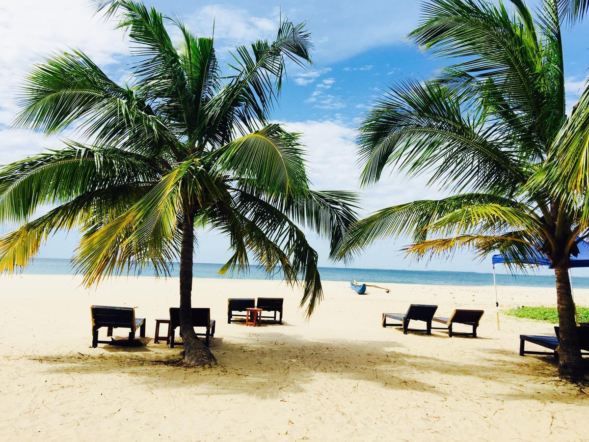 Aqua Marine Beach Resort Passikudah Exterior photo