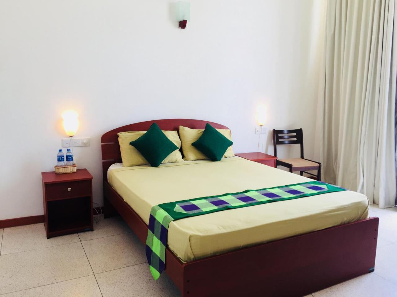 Aqua Marine Beach Resort Passikudah Exterior photo